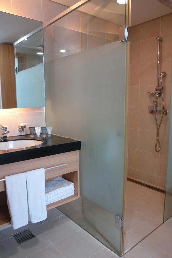 Hotel Riviera גאוז'ה מראה חיצוני תמונה