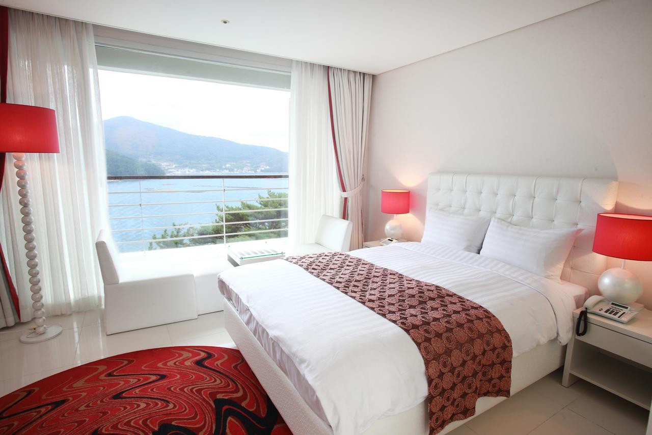 Hotel Riviera גאוז'ה מראה חיצוני תמונה