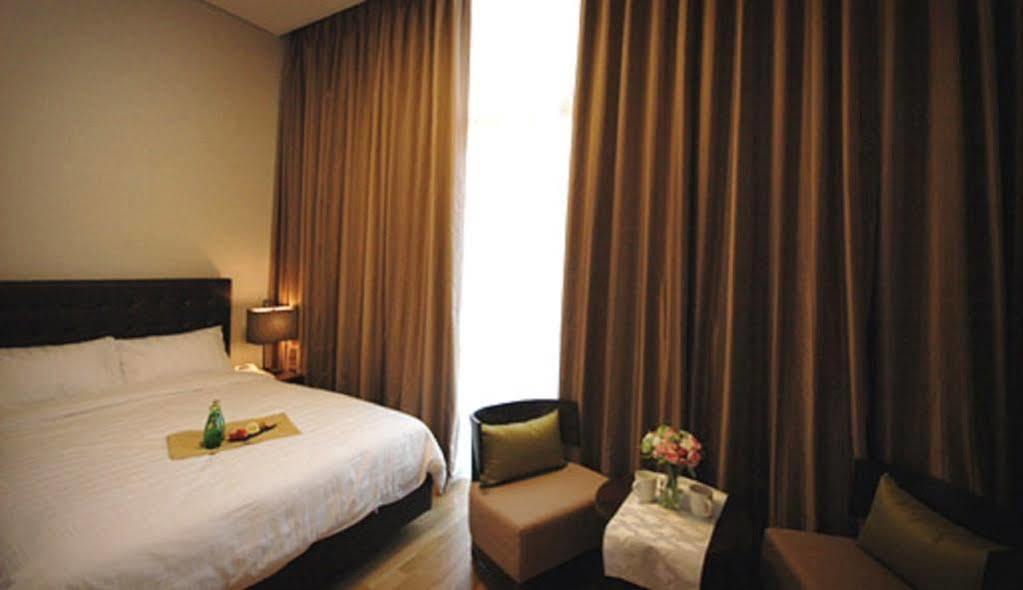 Hotel Riviera גאוז'ה מראה חיצוני תמונה