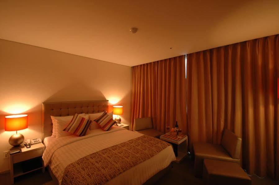 Hotel Riviera גאוז'ה מראה חיצוני תמונה