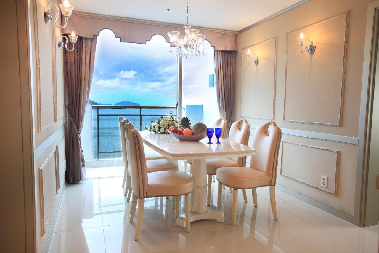 Hotel Riviera גאוז'ה מראה חיצוני תמונה