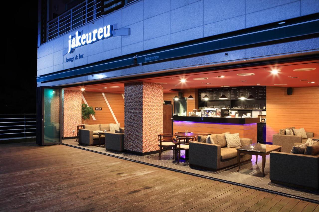 Hotel Riviera גאוז'ה מראה חיצוני תמונה
