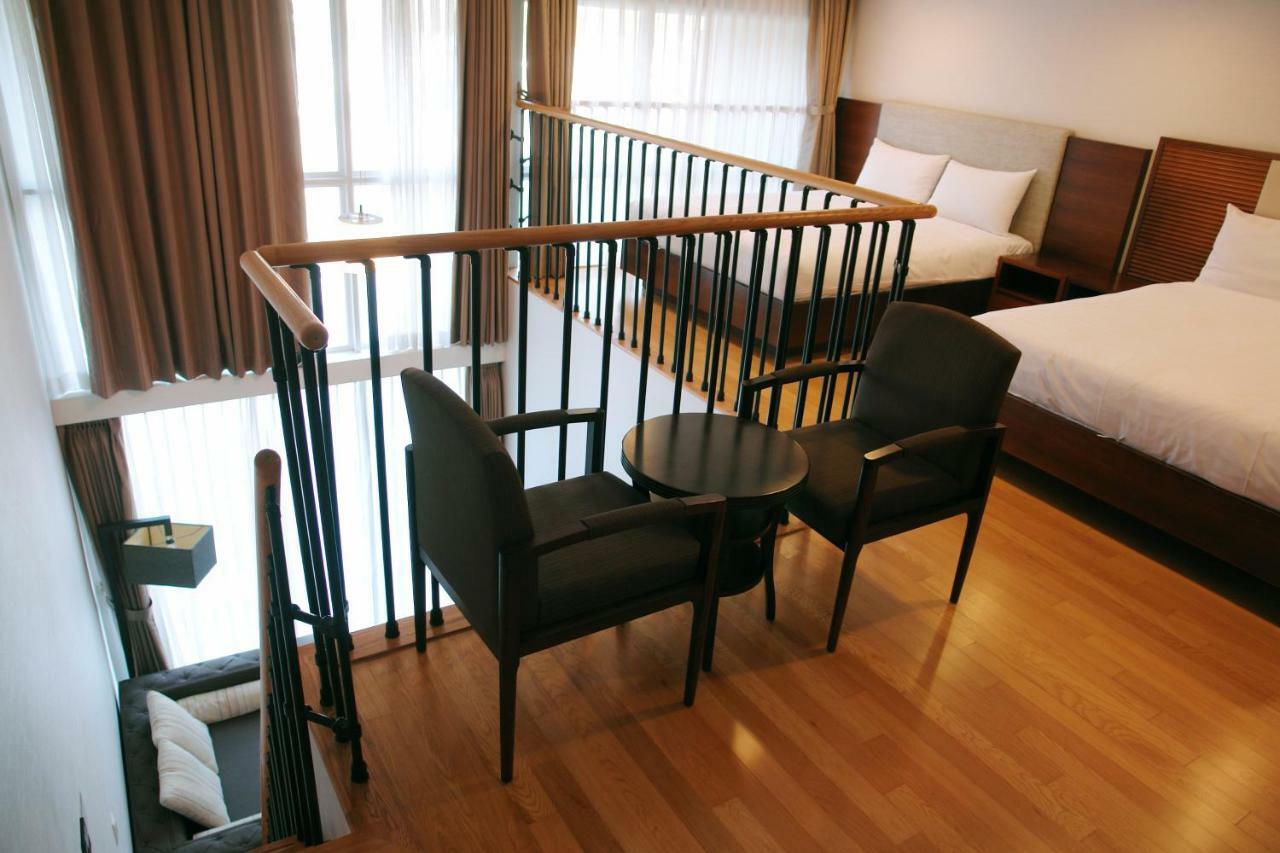 Hotel Riviera גאוז'ה מראה חיצוני תמונה