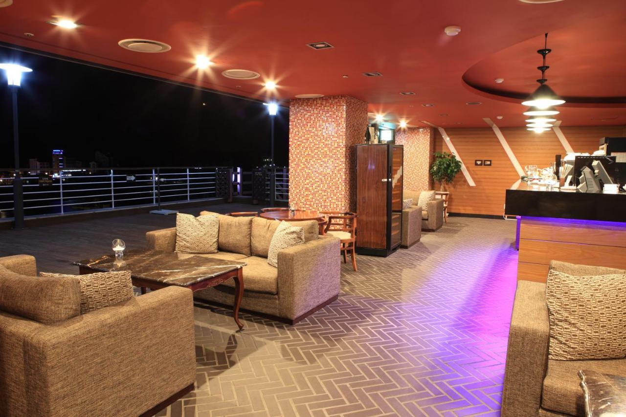 Hotel Riviera גאוז'ה מראה חיצוני תמונה